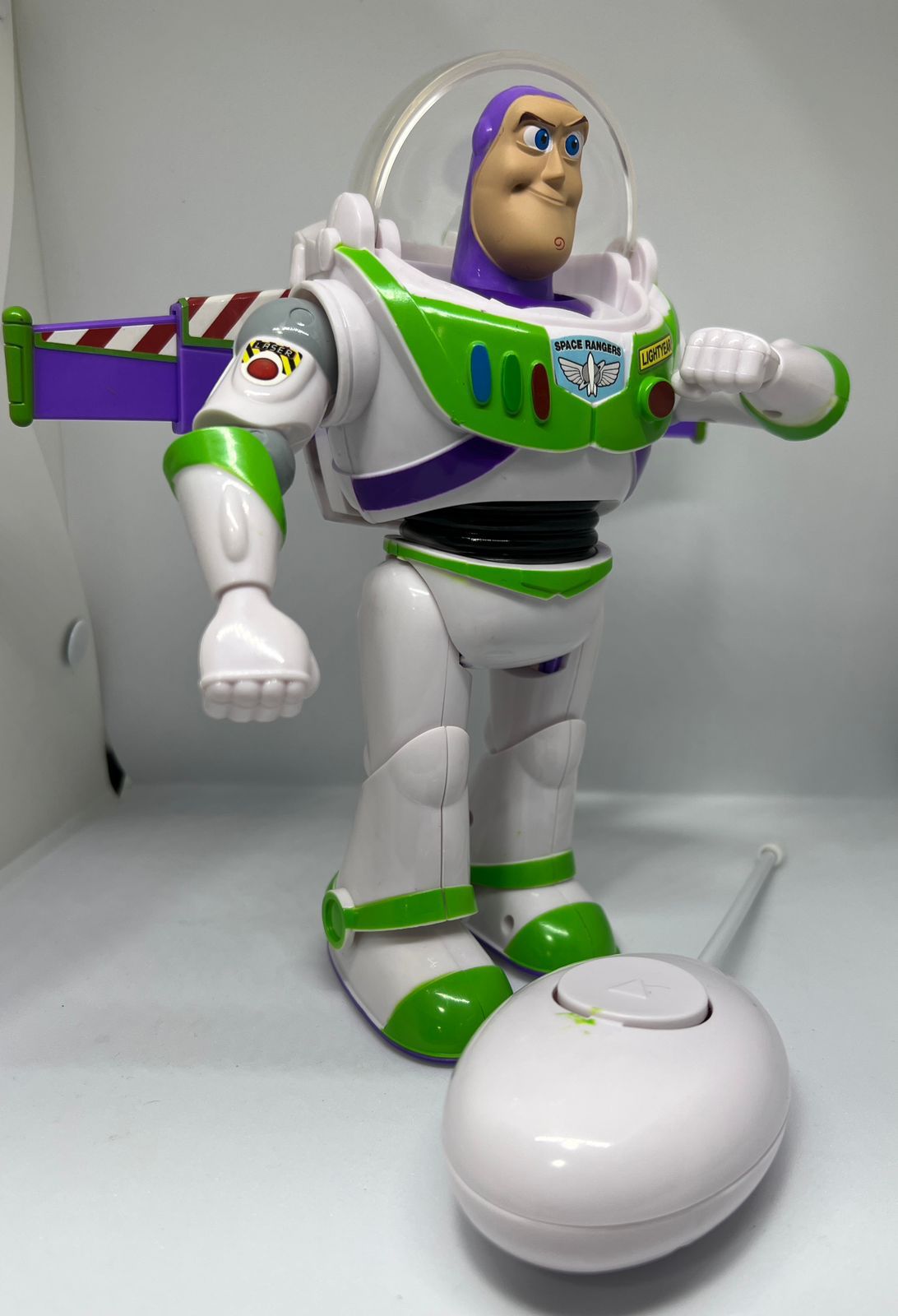 BUZZ LIGHYEAR CON CONTROL REMOTO